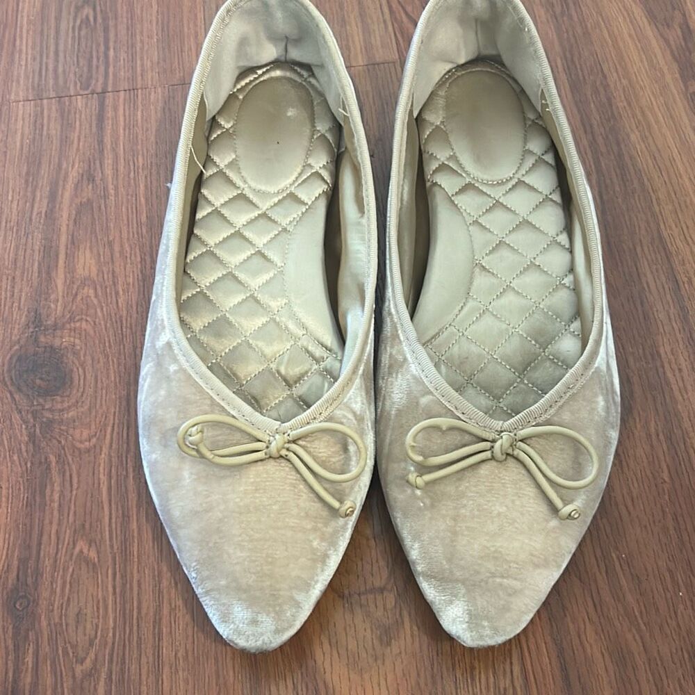 Birdies cream velvet beige pointy toe ballet flats size 8